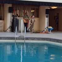 音楽やフラダンスを楽しみながら朝食が食べられます