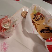 食事（子供用パンケーキセット８５０円）です