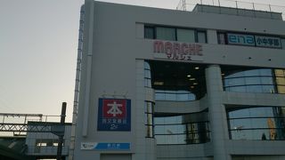 鶴川駅の駅ビルのような建物です