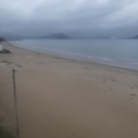 部屋の外は、砂浜です。