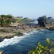 タナロット寺院と浜辺