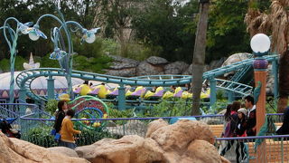 マーメイドラグーンにある“フランダーのフライングフィッシュコースター”