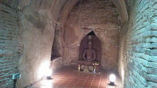 トンネル寺院