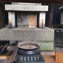 線香が置いてあり誰でもあげることが出来ます