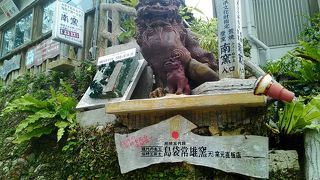 壺屋やちむん通りにあります