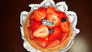 果物屋さんが作るフルーツてんこ盛りのケーキ！