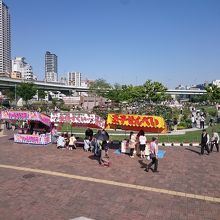 バラ園の手前の屋台