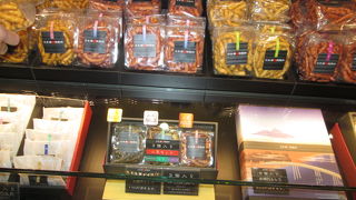 以前は大行列、今はすぐ買えます。