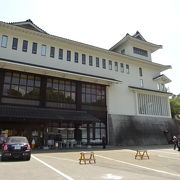 お城の形をした立派な道の駅です。