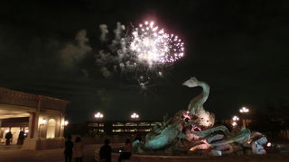 東京ディズニーリゾートの花火“ハピネス・オン・ハイ”
