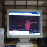 フロントの隣のパソコンに写る少女時代のテヨンちゃんです