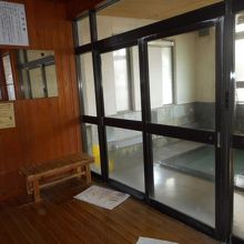 脱衣所と仕切り有り