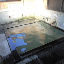 源泉がドンドン溢れています