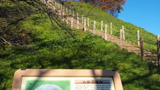 頂上からは見晴らしのよい風景が見られます