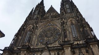 プラハ城内にある市内最大のゴシック建築の大聖堂