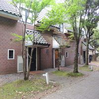 私たちが宿泊したコテージはレンガ風の建物でした