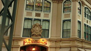 ファッションアイテムがいっぱいの“タウンセンターファッション”