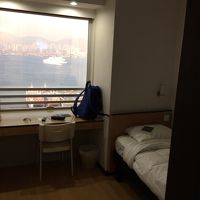 ベッドは狭いです