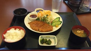 スーパー銭湯水春の中のレストラン