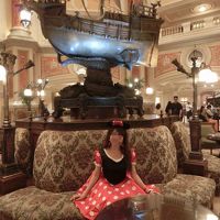 客船が浮かぶロビー