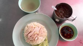 濃い目のタレ。とても美味しいカオマンガイ！