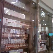 木目調のインテリアです。