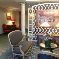 ４階の階段、エレベーターホール