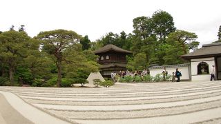 入口周辺が一番混んでいる