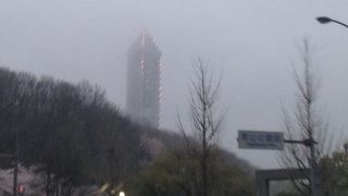 雨で霞むスカイタワー
