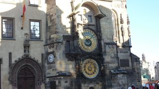 旧市庁舎の時計塔で見られます