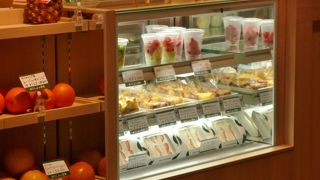 新鮮なフルーツのゼリーやサンドイッチ！