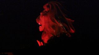 レットにライトアップ