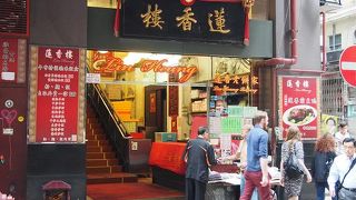 地元の方にまじって朝飲茶