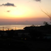 客室の窓からは海に沈む夕日がきれい。富士山見えます？