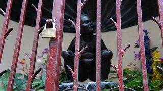 像の向かいのバー「デリリウム」が最高