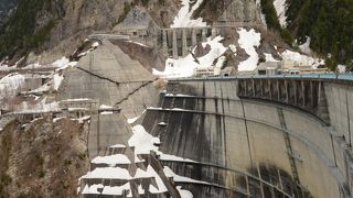 冬から早春は、観光船も休止中で、遊歩道も使えないので景色だけです。