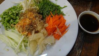 きれいな店内でリーズナブルなタイ南部料理を（カオジャオ）