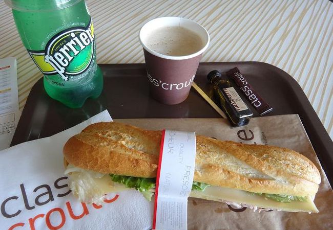 CDG空港駅から列車に乗る待ち時間に最適なカフェ（Class Croute)