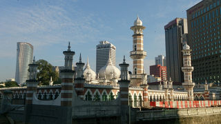 白亜の美しいモスク