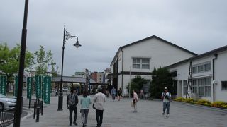 新しい建物です、すぐわかります