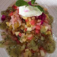 朝食の季節のフルーツ