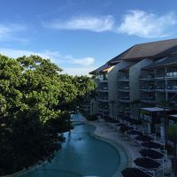 部屋からのホテル外観