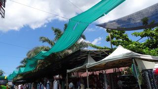 テナントも露天も楽しめる場所