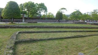 平和公園の中にあります