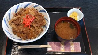 石垣牛の牛丼はリーズナブル