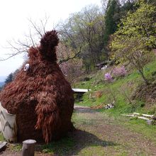 お店の後ろには大きなトトロ