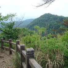 天狗岩と呼ばれる天然の物見台。