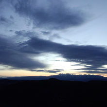 ロッキー山脈の向こうからの朝陽