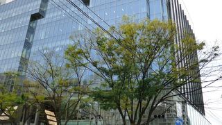 いかにも表参道っぽい商業ビル