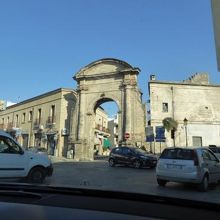 三つの城門のうちPorta dei Cappucciniです